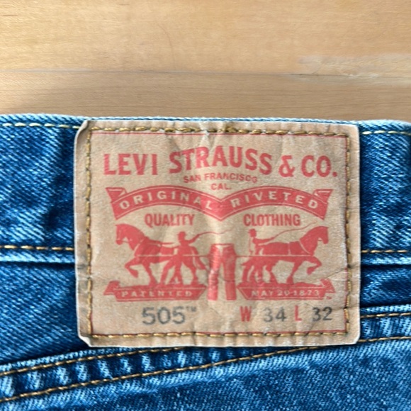Levi's  505 Jean Shorts Distressed Frayed Hem - Picture 3 of 4